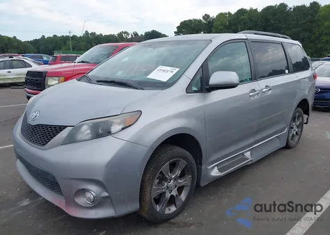 2014 Toyota Sienna Se 8 Passenger z USA, uszkodzony, nr VIN 5TDXK3DC6ES421515